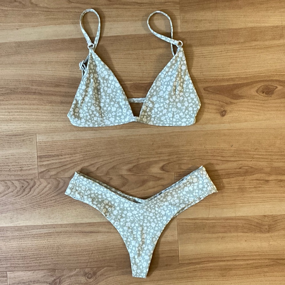 Sage Daisy Stone Fox Top & Bottoms